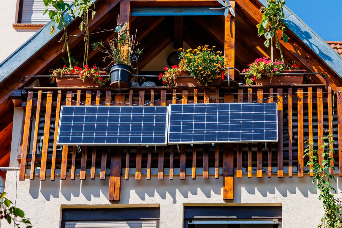 panneaux photovoltaïque fixés sur la façade