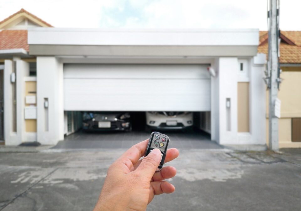 4 portes de garage gain de place : garer de gros véhicules et plus encore