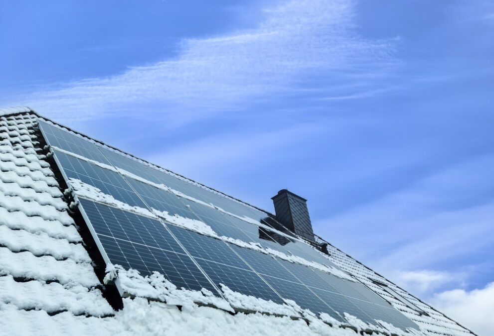 Est-ce que mes panneaux solaires produisent de l’électricité en hiver ?